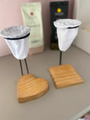 Mini Coador com refil e base em madeira.